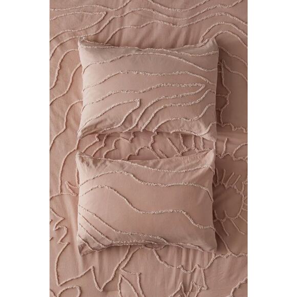 Urban Outfitters Margot Tufted Floral Pink/Rose Comforter Full/ Queen - Picture 1 of 5